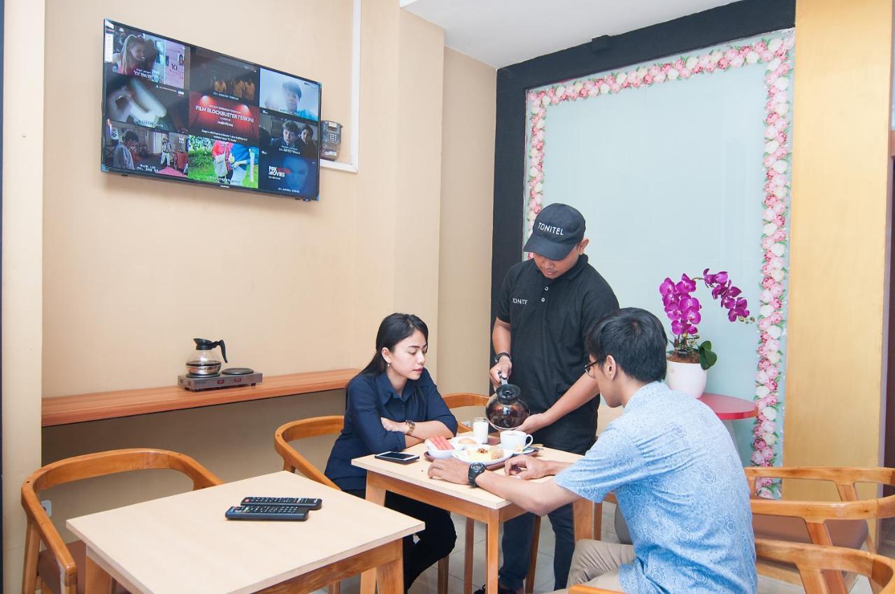 Tonitel Hotel Malioboro Jogjakarta Buitenkant foto
