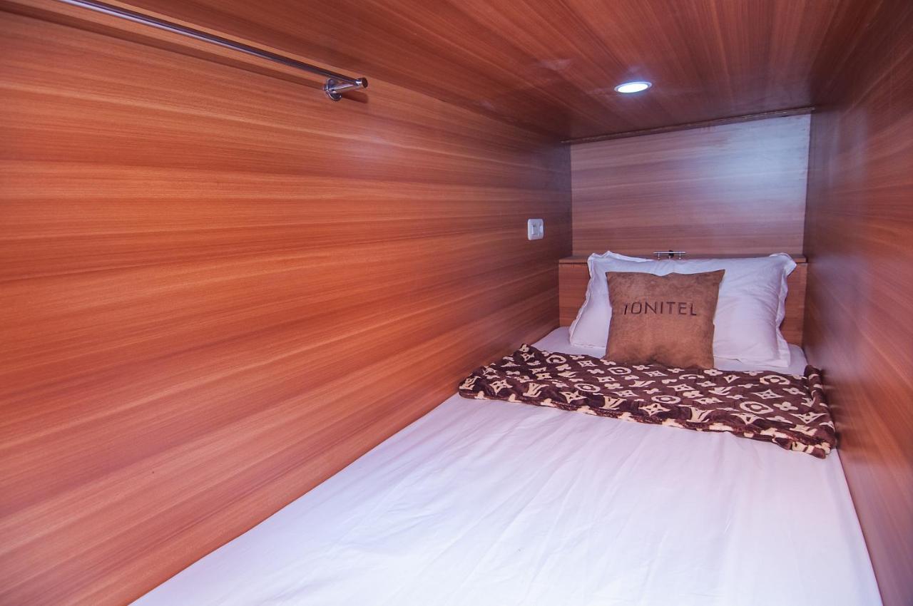 Tonitel Hotel Malioboro Jogjakarta Buitenkant foto